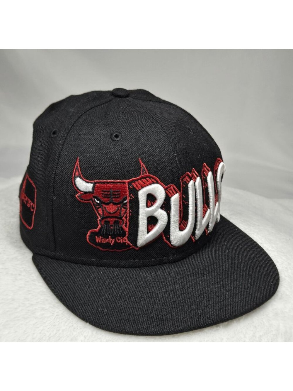 New Era 59Fifty Hardwood Classics Chicago Bulls NBA Black Fitted Size 7 5/8 Hat
